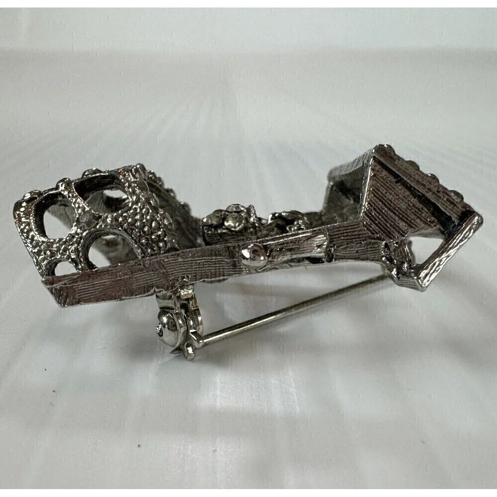 Vintage Wishing Well Brooch Silver Tone Rhinestone Figural Novelty Pin